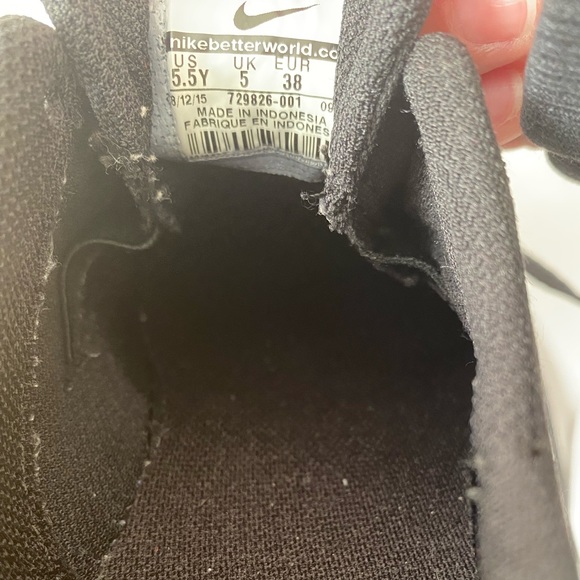 Nike SB black and white Unisex shoe - Picture 7 of 8